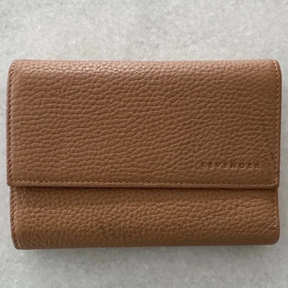 Levenger Brown Leather wallet - Picture 1 of 3